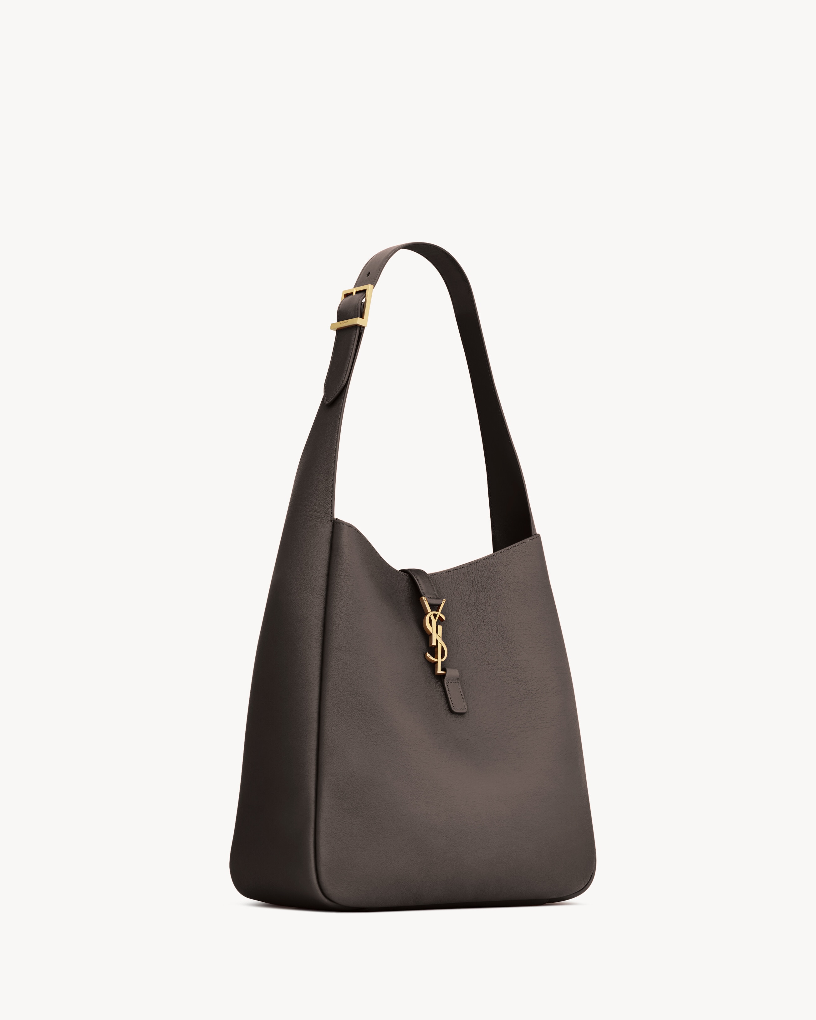 LE 5 À 7 supple large in grained leather